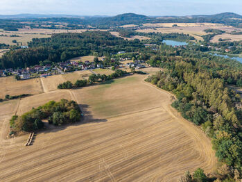 Prodej pozemku 11767 m², Benešov