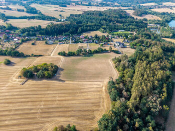 Prodej pozemku 11767 m², Benešov