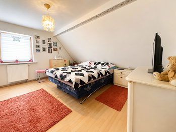 Ložnice v 2.NP - Prodej domu 190 m², Altenberg