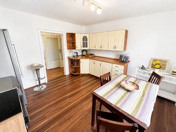 Kuchyně v 1.NP  - Prodej domu 190 m², Altenberg
