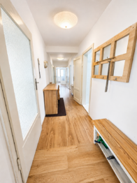 Vstupní chodba do bytu v 1.NP - Prodej domu 190 m², Altenberg