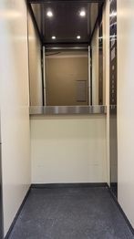 výtah - Pronájem bytu 2+kk v osobním vlastnictví 50 m², Praha 6 - Dejvice