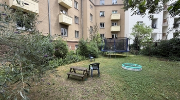 vnitroblok - Pronájem bytu 2+kk v osobním vlastnictví 50 m², Praha 6 - Dejvice