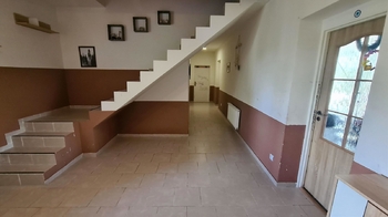 Chodba domu se schodištěm do patra - Prodej domu 140 m², Rožmitál pod Třemšínem