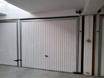 Uzavřená garáž (šířka 2,8m, výška 2,47m, hloubka 5,9m) - Prodej bytu 3+kk v osobním vlastnictví 75 m², Praha 4 - Kunratice
