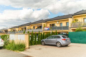 Bytový dům se třemi bytovými jednotkami - Prodej bytu 3+kk v osobním vlastnictví 75 m², Kouřim