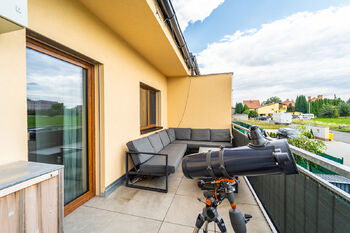 Posezení na terase - Prodej bytu 3+kk v osobním vlastnictví 75 m², Kouřim