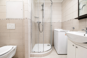 Koupelna - Pronájem bytu 1+kk v osobním vlastnictví 35 m², Praha 4 - Chodov