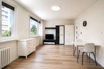 Obývací pokoj - Pronájem bytu 1+kk v osobním vlastnictví 35 m², Praha 4 - Chodov