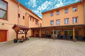 venkovní terasa - Prodej ubytovacího zařízení 1360 m², Blšany