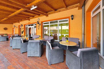 venkovní terasa - Prodej ubytovacího zařízení 1360 m², Blšany