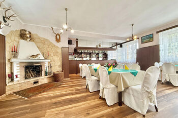 salonek / vinárna - Prodej ubytovacího zařízení 1360 m², Blšany