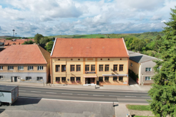 restaurace z náměstí - Prodej ubytovacího zařízení 1360 m², Blšany