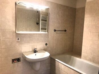 koupelna s vanou - Pronájem bytu 2+kk v osobním vlastnictví 59 m², Praha 5 - Stodůlky