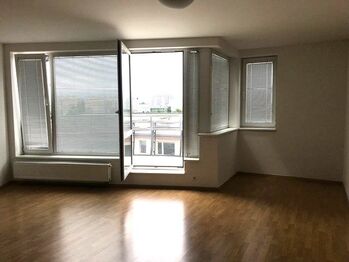 obývací pokoj s výstupem na terasu - Pronájem bytu 2+kk v osobním vlastnictví 59 m², Praha 5 - Stodůlky