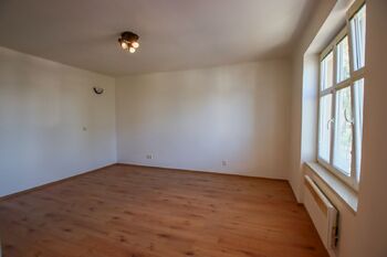 pokoj - Pronájem bytu 1+kk v osobním vlastnictví 31 m², České Budějovice