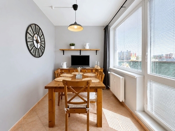 Jídelna se vstupem na balkon - Pronájem bytu 3+1 v osobním vlastnictví 79 m², České Budějovice