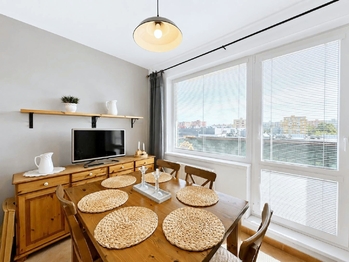 Jídelna se vstupem na balkon - Pronájem bytu 3+1 v osobním vlastnictví 79 m², České Budějovice