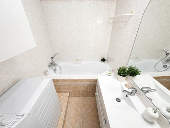 Koupelna - Pronájem bytu 3+1 v osobním vlastnictví 79 m², České Budějovice