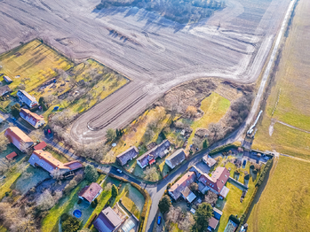 Prodej pozemku 1000 m², Bukovany