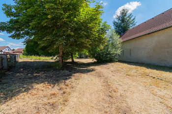 Prodej pozemku 2388 m², Svéradice