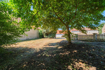Prodej pozemku 2388 m², Svéradice