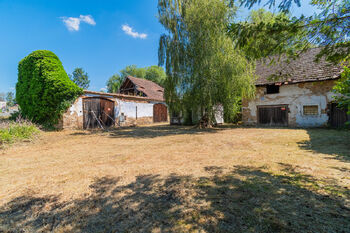 Prodej pozemku 2388 m², Svéradice