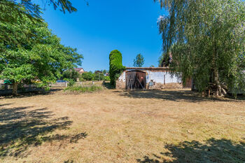 Prodej pozemku 2388 m², Svéradice