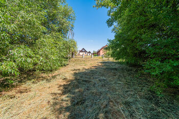 Prodej pozemku 2388 m², Svéradice