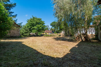Prodej pozemku 2388 m², Svéradice