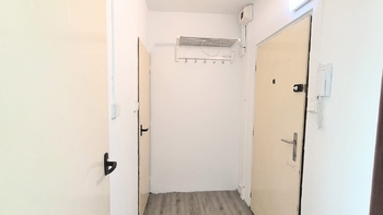 Pronájem bytu 1+1 v družstevním vlastnictví 33 m², Praha 8 - Kobylisy
