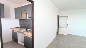 Pronájem bytu 1+1 v družstevním vlastnictví 33 m², Praha 8 - Kobylisy