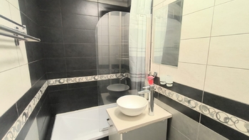 Pronájem bytu 1+1 v družstevním vlastnictví 33 m², Praha 8 - Kobylisy
