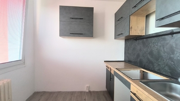 Pronájem bytu 1+1 v družstevním vlastnictví 33 m², Praha 8 - Kobylisy