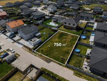 Prodej pozemku 750 m², Polerady
