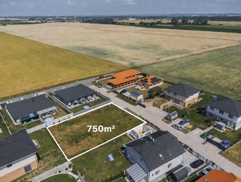 Prodej pozemku 750 m², Polerady
