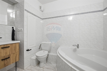 koupelna + wc - Prodej bytu 3+kk v osobním vlastnictví 68 m², Praha 4 - Braník