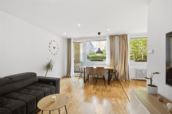 obývací pokoj s jídelním koutem - Prodej bytu 3+kk v osobním vlastnictví 68 m², Praha 4 - Braník