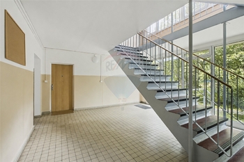 vstup do domu - Prodej bytu 3+kk v osobním vlastnictví 68 m², Praha 4 - Braník