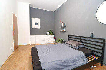 Ložnice - Pronájem bytu 1+1 v osobním vlastnictví 39 m², Praha 3 - Vinohrady