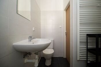 Koupelna - Pronájem bytu 2+kk v osobním vlastnictví 39 m², Praha 3 - Vinohrady