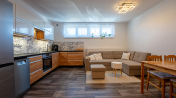 Přízemí - obývací pokoj s kuchyňským koutem - Prodej bytu 3+kk v osobním vlastnictví 74 m², Ivanovice na Hané