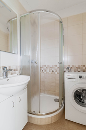 Koupelna - Prodej bytu 2+1 v družstevním vlastnictví 52 m², Praha 10 - Záběhlice