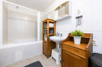 Koupelna  v přízemí - Prodej domu 164 m², Tismice