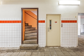 Vstup do patra s výtahem - Pronájem obchodních prostor, Jindřichův Hradec