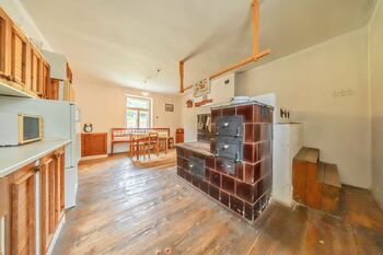 1. pokoj s kachlovými kamny - Prodej chaty / chalupy 112 m², Krásná Hora nad Vltavou