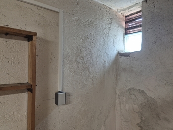 odvětrání, zásuvka - Prodej garáže 17 m², Kladno