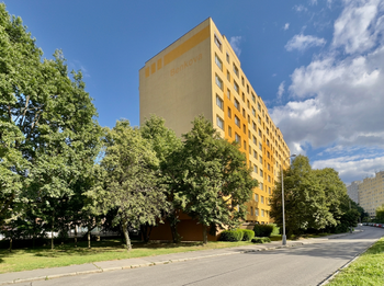 Pohled na dům - Prodej bytu 1+kk v osobním vlastnictví 28 m², Praha 4 - Chodov