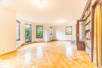 Obývací pokoj - Prodej domu 137 m², Praha 4 - Modřany