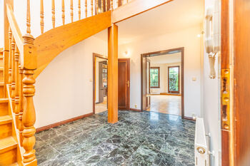 Vstupní hala - Prodej domu 137 m², Praha 4 - Modřany